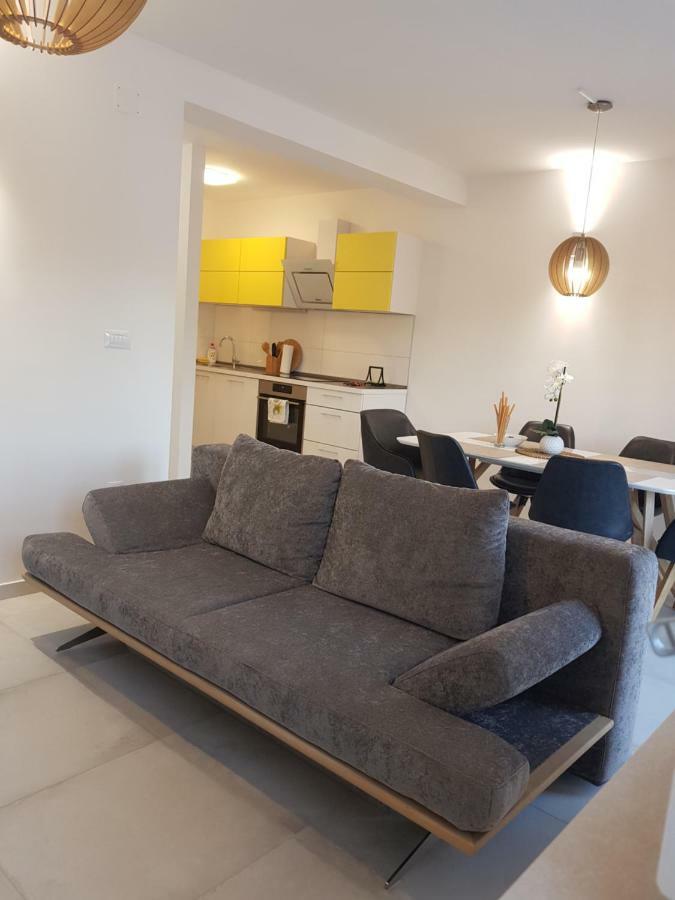 New Apartment With Panoramic View Stomorska Exteriör bild